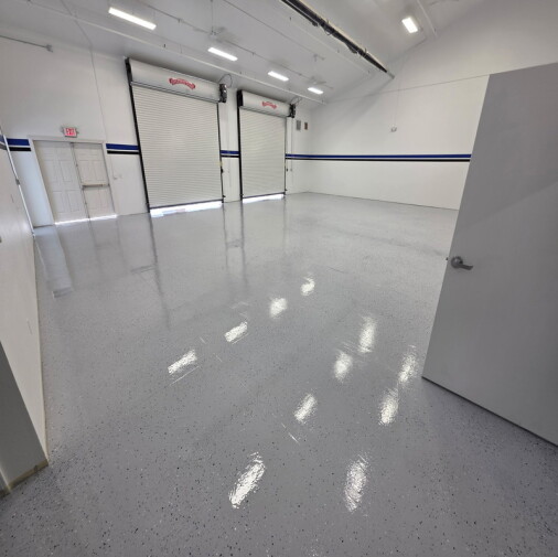 6009 Epoxy Auto Shop - Light Gray & Light Flake Broadcast