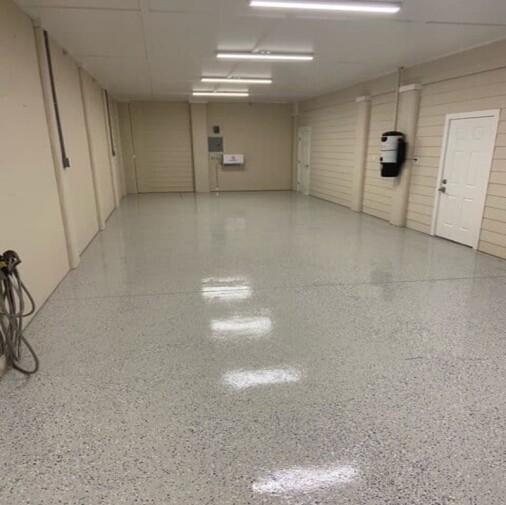E707HB Epoxy Shop Floor - Light Gray with Medium Flake Broadcast