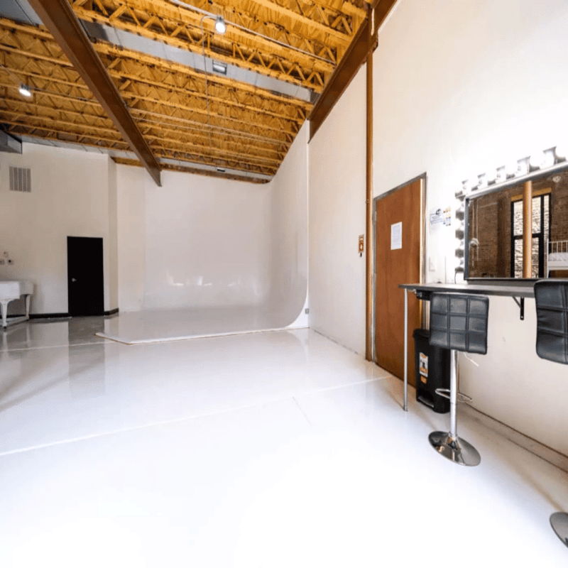 5500 Polyaspartic Studio - White